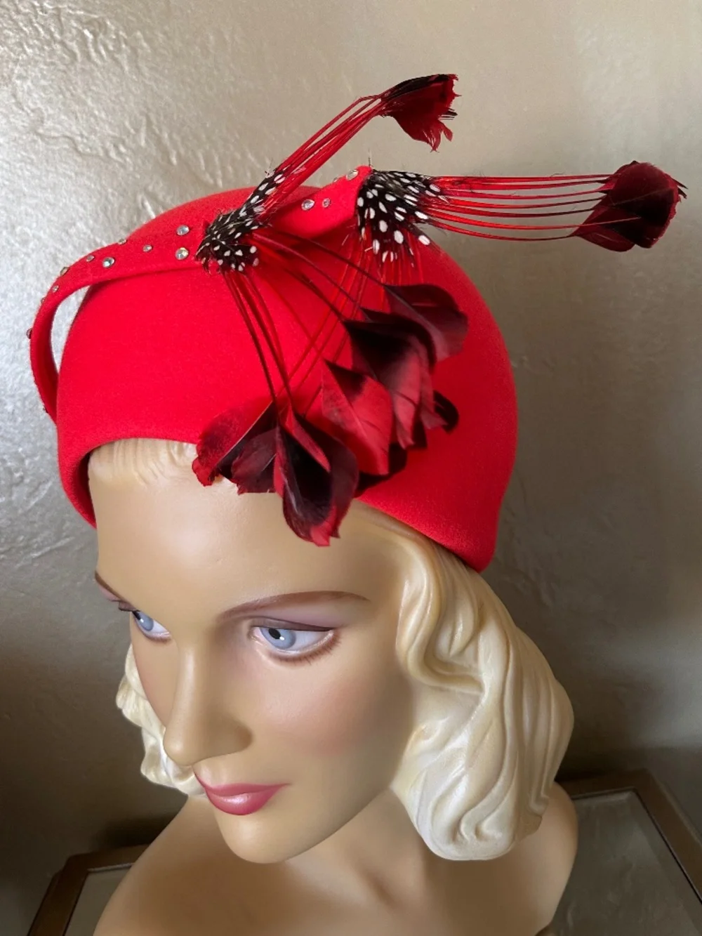 COLLECTIBLE 1960s' CORAL FELT 